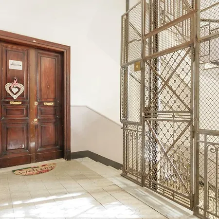 La Romantica Al Colosseo アパート ローマ